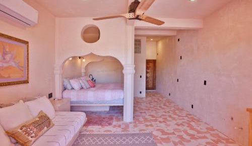 King Studio with Sofa Bed