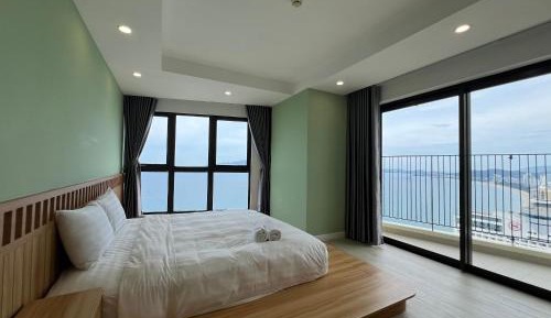 Three-Bedroom Apartment with Ocean View