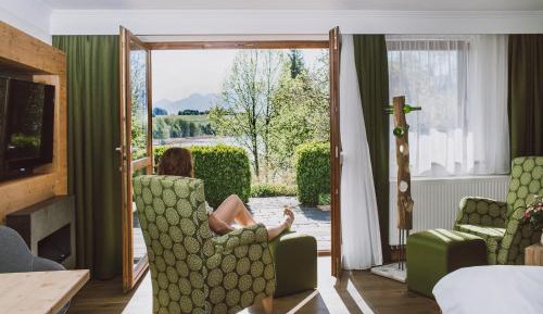 Premium Family Room with Lake View