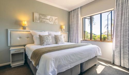 One-Bedroom Apartment with Balcony