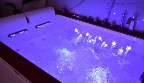 Deluxe Suite with Spa Bath