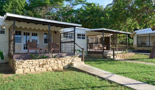Garden View Bungalow (2 Doubles)