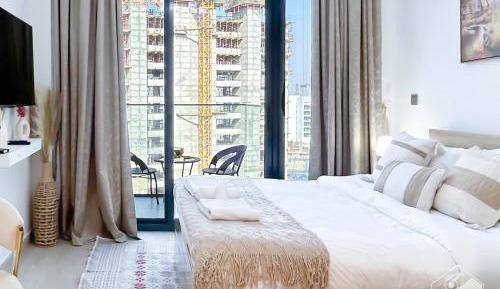 Studio Apartment with Balcony