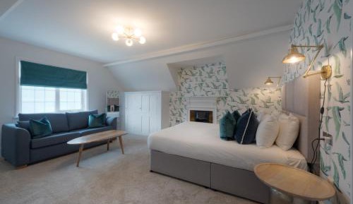 Family Room (2 Adults + 2 Children)