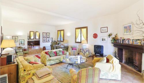 Seven-Bedroom Holiday Home