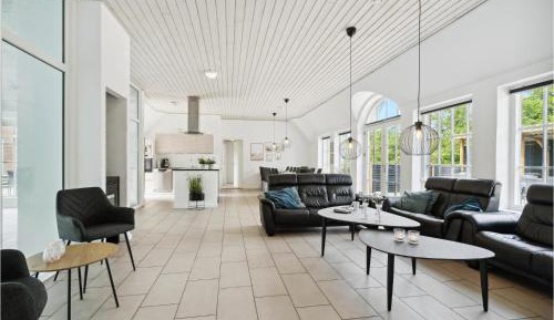 Seven-Bedroom Holiday Home
