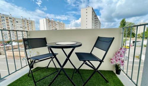 Three-Bedroom Apartment with Balcony