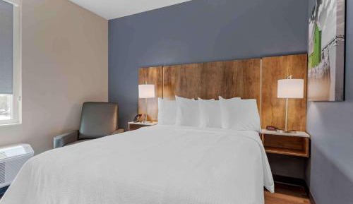 Studio with 1 Queen Bed - Non-Smoking
