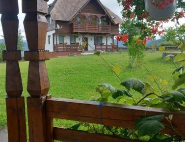 Deluxe Room (2 Adults + 1 Child)