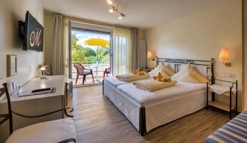  Double Room with Balcony and partial Lake View - Main Building