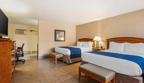 Queen Room with Two Queen Beds - Pet-Friendly/Non-Smoking