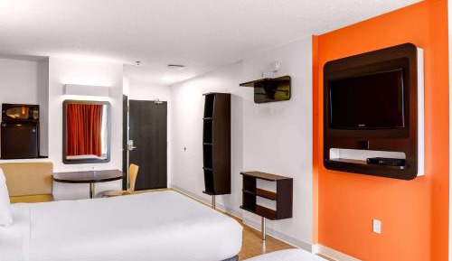 Queen Room with Two Queen Beds - Non-Smoking