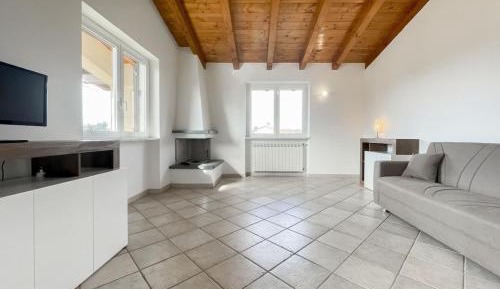 Two-Bedroom House Boat