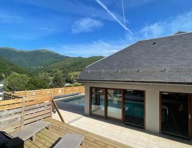 One-Bedroom Apartment with Balcony and Mountain View  