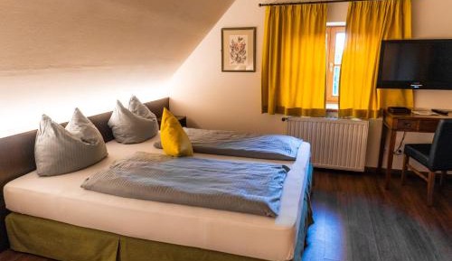 Triple Room with Private Bathroom