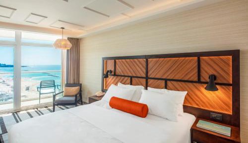 Club lounge access, Executive Guest room, 1 King, Sea view