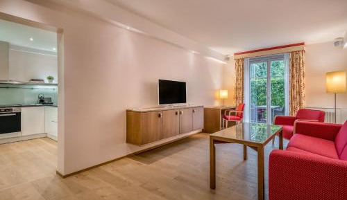 One-Bedroom Studio Suite with Park View - Etage7 Access