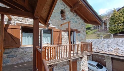 Two-Bedroom Apartment with Mountain View