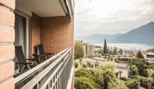Suite with Balcony and Lake View
