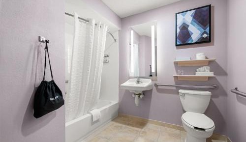 Double Room with Two Double Beds with Tub - Disability and Hearing Accessible - Non-Smoking