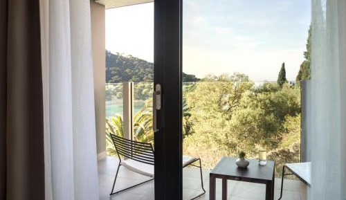 Executive Suite with Balcony