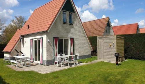 Three-Bedroom Holiday Home 