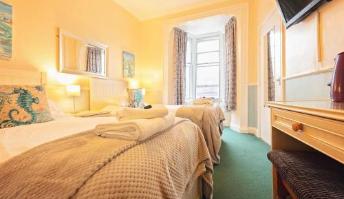 Twin Room with Private Bathroom