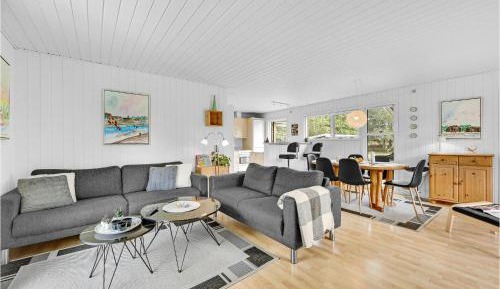 Three-Bedroom Holiday Home 