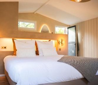 Suite with Hot Tub