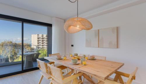 Two-Bedroom Deluxe Apartment with Balcony