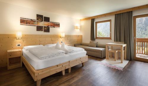 Large Double or Twin Room