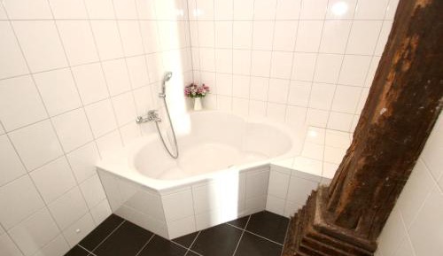 Apartment with Lake View