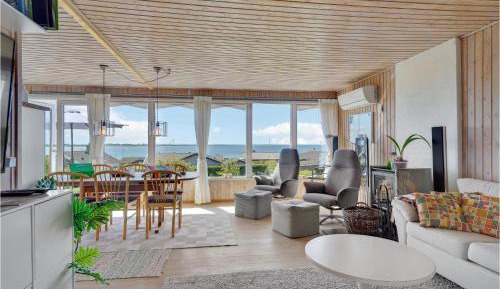 Three-Bedroom Holiday Home 