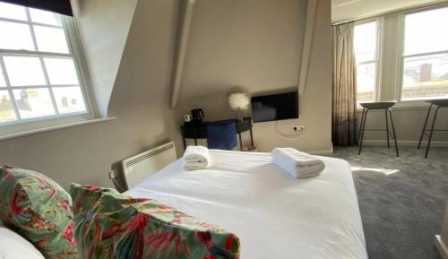 Deluxe King Room