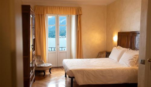 Standard Double Room with Lake View