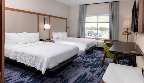 Guest room, 2 Queen, Lake view