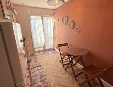  Studio Apartment (1 child - 2 Adults)