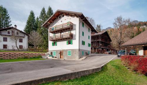 Three-Bedroom Superior Apartment