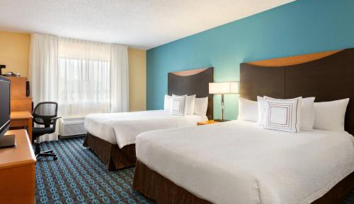 Queen Room with Two Queen Beds - Hearing Accessible