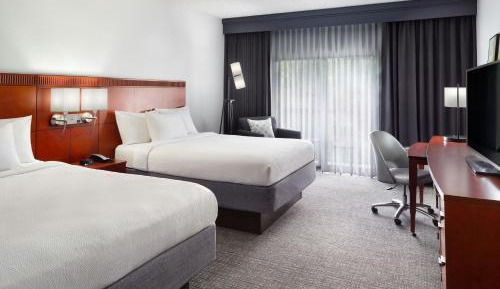 Queen Guest Room with Two Queen Beds and Balcony - Pool View