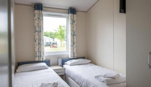 Indulgent 8 Berth Caravan with Hot Tub