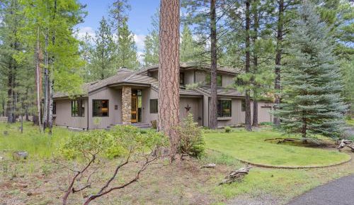 Three-Bedroom Holiday Home 