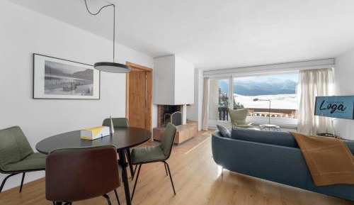 Apartment with Mountain View