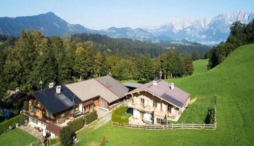 Five-Bedroom Holiday Home