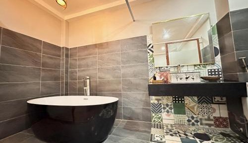 Studio with Spa Bath