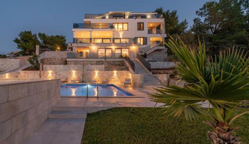 Three-Bedroom Apartment with Sea View