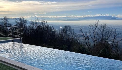 Apartment with Mountain View