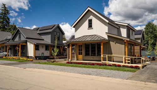 Ten-Bedroom Holiday Home