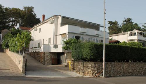 Two Bedroom Apartment with Sea View and Balcony