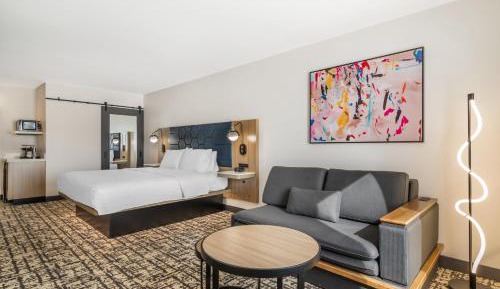 King Room with Sofa Bed and Study - Non-Smoking